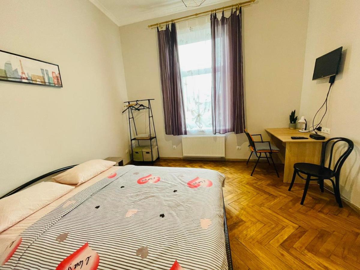 Джерельна 25, Апартаменти В Центрі З Двома Ізольованими Спальнями リヴィウ エクステリア 写真