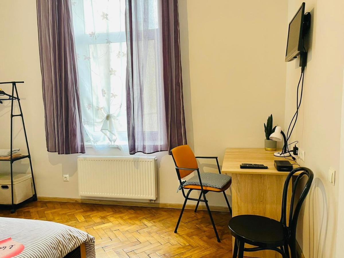 Джерельна 25, Апартаменти В Центрі З Двома Ізольованими Спальнями リヴィウ エクステリア 写真